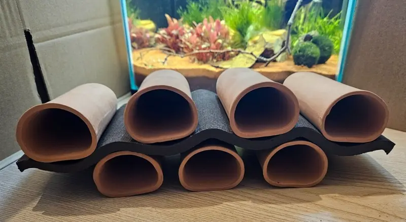 4er Ton Stapelhilfe braun + 7x Welshöhle 13cm Terrakotta halbrund Welse Aquarium